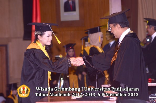 wisuda-unpad-gel-i-ta-2012_2013-fakultas-ekonomi-dan-bisnis-oleh-rektor-210