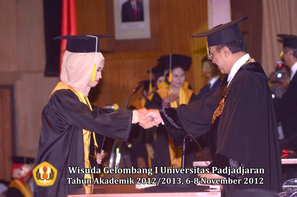 wisuda-unpad-gel-i-ta-2012_2013-fakultas-ekonomi-dan-bisnis-oleh-rektor-211