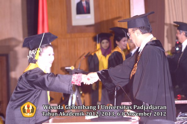 wisuda-unpad-gel-i-ta-2012_2013-fakultas-ekonomi-dan-bisnis-oleh-rektor-212