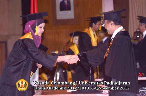 wisuda-unpad-gel-i-ta-2012_2013-fakultas-ekonomi-dan-bisnis-oleh-rektor-214