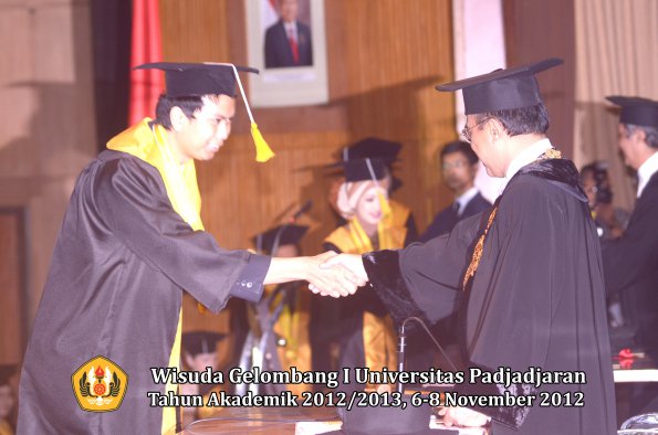 wisuda-unpad-gel-i-ta-2012_2013-fakultas-ekonomi-dan-bisnis-oleh-rektor-215