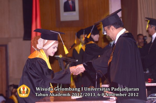 wisuda-unpad-gel-i-ta-2012_2013-fakultas-ekonomi-dan-bisnis-oleh-rektor-216