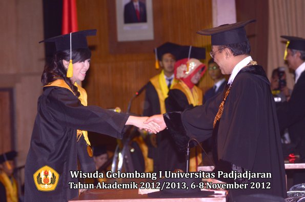 wisuda-unpad-gel-i-ta-2012_2013-fakultas-ekonomi-dan-bisnis-oleh-rektor-217