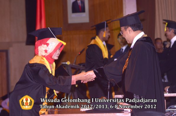 wisuda-unpad-gel-i-ta-2012_2013-fakultas-ekonomi-dan-bisnis-oleh-rektor-218