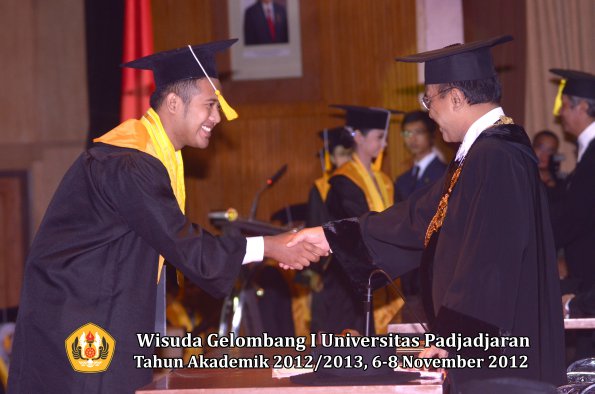 wisuda-unpad-gel-i-ta-2012_2013-fakultas-ekonomi-dan-bisnis-oleh-rektor-219