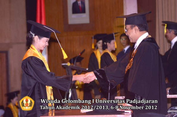 wisuda-unpad-gel-i-ta-2012_2013-fakultas-ekonomi-dan-bisnis-oleh-rektor-220