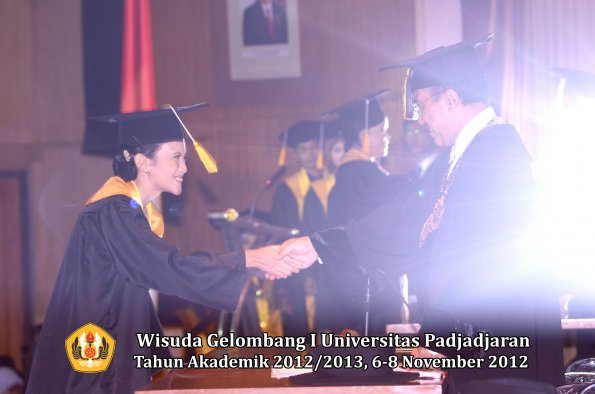 wisuda-unpad-gel-i-ta-2012_2013-fakultas-ekonomi-dan-bisnis-oleh-rektor-221