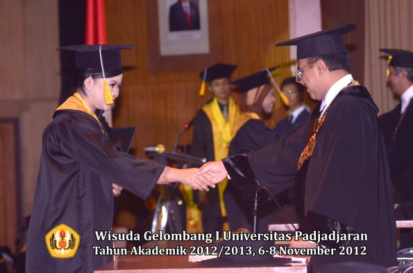 wisuda-unpad-gel-i-ta-2012_2013-fakultas-ekonomi-dan-bisnis-oleh-rektor-222