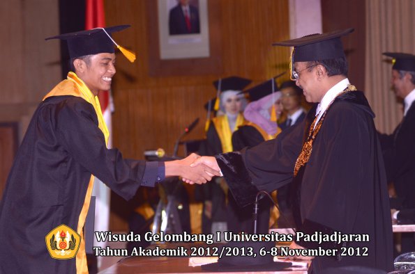 wisuda-unpad-gel-i-ta-2012_2013-fakultas-ekonomi-dan-bisnis-oleh-rektor-224