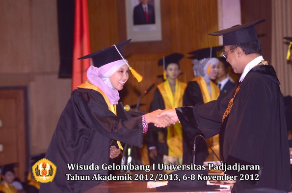 wisuda-unpad-gel-i-ta-2012_2013-fakultas-ekonomi-dan-bisnis-oleh-rektor-225