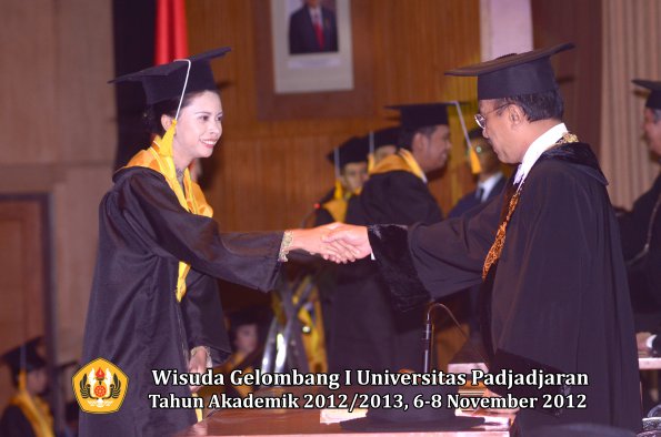 wisuda-unpad-gel-i-ta-2012_2013-fakultas-ekonomi-dan-bisnis-oleh-rektor-227