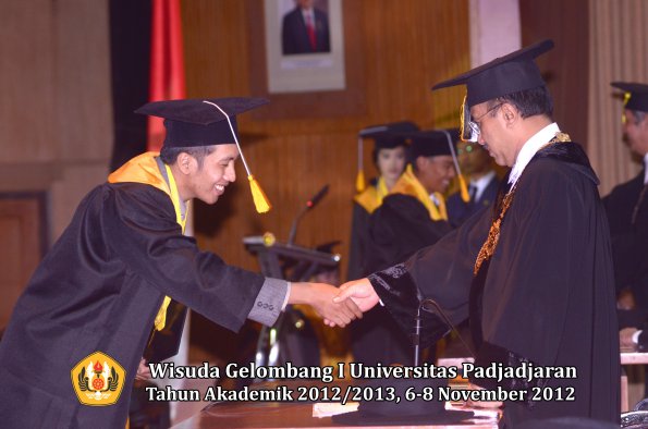 wisuda-unpad-gel-i-ta-2012_2013-fakultas-ekonomi-dan-bisnis-oleh-rektor-230