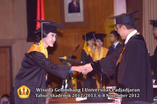 wisuda-unpad-gel-i-ta-2012_2013-fakultas-ekonomi-dan-bisnis-oleh-rektor-232