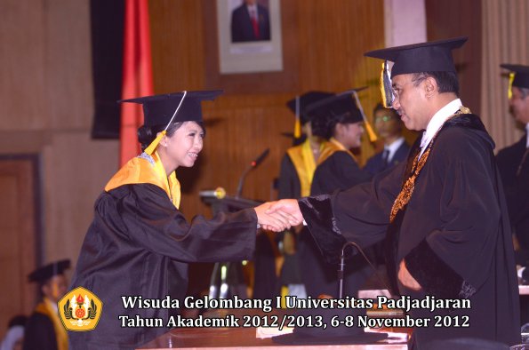 wisuda-unpad-gel-i-ta-2012_2013-fakultas-ekonomi-dan-bisnis-oleh-rektor-233