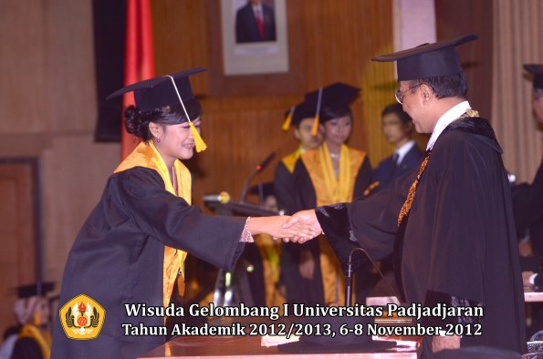 wisuda-unpad-gel-i-ta-2012_2013-fakultas-ekonomi-dan-bisnis-oleh-rektor-234