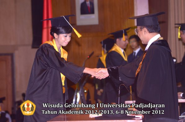 wisuda-unpad-gel-i-ta-2012_2013-fakultas-ekonomi-dan-bisnis-oleh-rektor-235