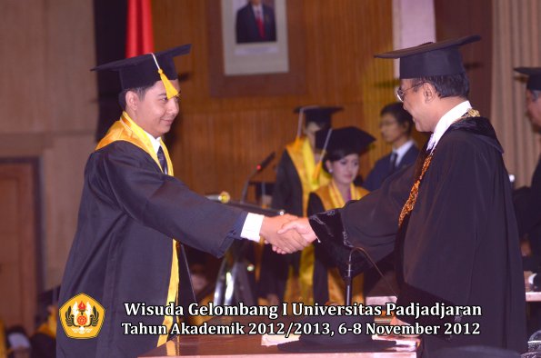 wisuda-unpad-gel-i-ta-2012_2013-fakultas-ekonomi-dan-bisnis-oleh-rektor-236