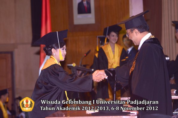 wisuda-unpad-gel-i-ta-2012_2013-fakultas-ekonomi-dan-bisnis-oleh-rektor-237