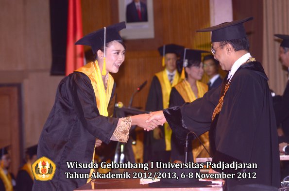 wisuda-unpad-gel-i-ta-2012_2013-fakultas-ekonomi-dan-bisnis-oleh-rektor-238