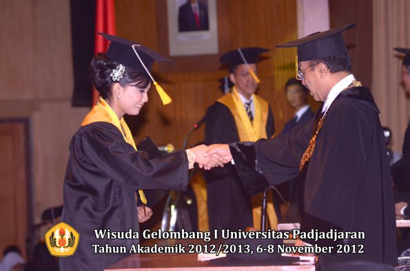 wisuda-unpad-gel-i-ta-2012_2013-fakultas-ekonomi-dan-bisnis-oleh-rektor-239