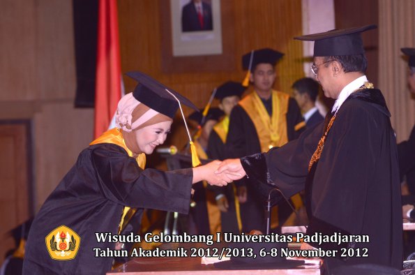 wisuda-unpad-gel-i-ta-2012_2013-fakultas-ekonomi-dan-bisnis-oleh-rektor-241