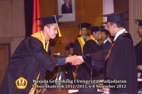 wisuda-unpad-gel-i-ta-2012_2013-fakultas-ekonomi-dan-bisnis-oleh-rektor-242