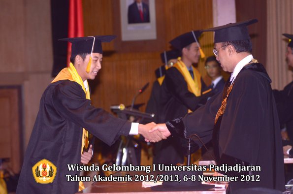 wisuda-unpad-gel-i-ta-2012_2013-fakultas-ekonomi-dan-bisnis-oleh-rektor-243