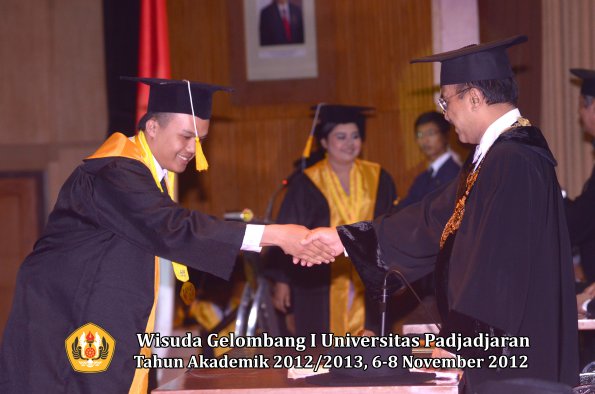 wisuda-unpad-gel-i-ta-2012_2013-fakultas-ekonomi-dan-bisnis-oleh-rektor-246