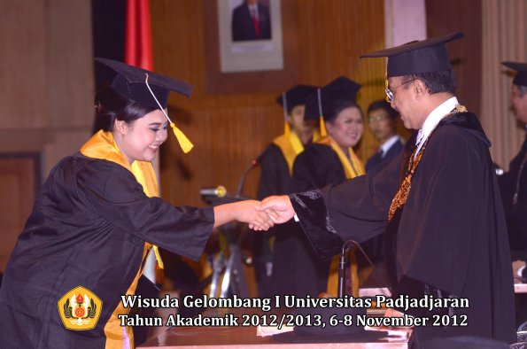 wisuda-unpad-gel-i-ta-2012_2013-fakultas-ekonomi-dan-bisnis-oleh-rektor-247