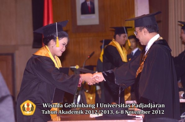 wisuda-unpad-gel-i-ta-2012_2013-fakultas-ekonomi-dan-bisnis-oleh-rektor-248