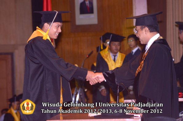 wisuda-unpad-gel-i-ta-2012_2013-fakultas-ekonomi-dan-bisnis-oleh-rektor-249