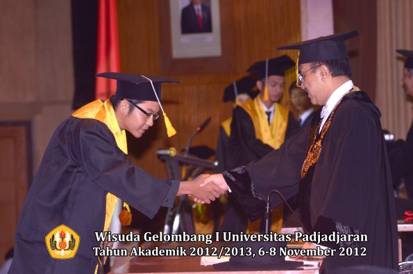 wisuda-unpad-gel-i-ta-2012_2013-fakultas-ekonomi-dan-bisnis-oleh-rektor-251