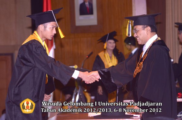 wisuda-unpad-gel-i-ta-2012_2013-fakultas-ekonomi-dan-bisnis-oleh-rektor-252