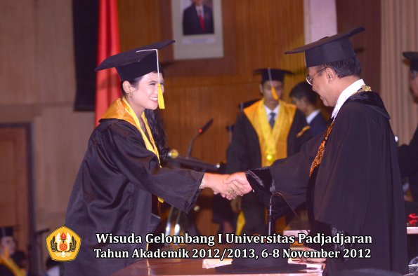 wisuda-unpad-gel-i-ta-2012_2013-fakultas-ekonomi-dan-bisnis-oleh-rektor-253