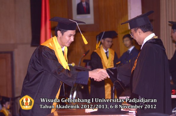 wisuda-unpad-gel-i-ta-2012_2013-fakultas-ekonomi-dan-bisnis-oleh-rektor-254