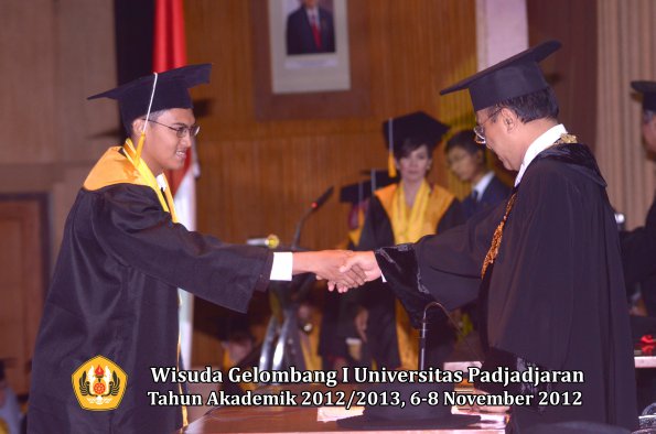 wisuda-unpad-gel-i-ta-2012_2013-fakultas-ekonomi-dan-bisnis-oleh-rektor-255