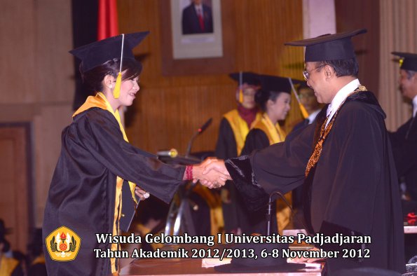 wisuda-unpad-gel-i-ta-2012_2013-fakultas-ekonomi-dan-bisnis-oleh-rektor-256