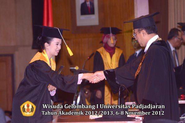 wisuda-unpad-gel-i-ta-2012_2013-fakultas-ekonomi-dan-bisnis-oleh-rektor-257