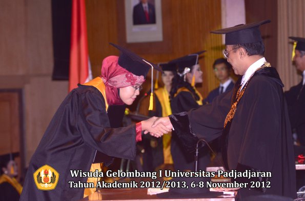 wisuda-unpad-gel-i-ta-2012_2013-fakultas-ekonomi-dan-bisnis-oleh-rektor-258