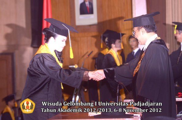 wisuda-unpad-gel-i-ta-2012_2013-fakultas-ekonomi-dan-bisnis-oleh-rektor-260