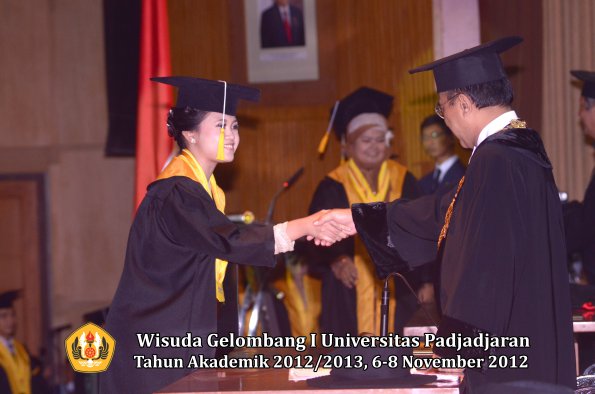 wisuda-unpad-gel-i-ta-2012_2013-fakultas-ekonomi-dan-bisnis-oleh-rektor-261