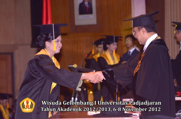 wisuda-unpad-gel-i-ta-2012_2013-fakultas-ekonomi-dan-bisnis-oleh-rektor-263