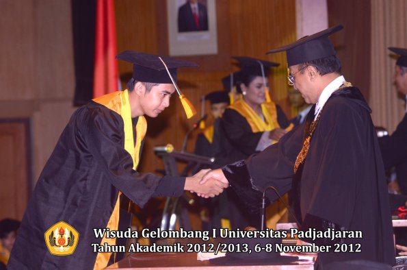 wisuda-unpad-gel-i-ta-2012_2013-fakultas-ekonomi-dan-bisnis-oleh-rektor-266