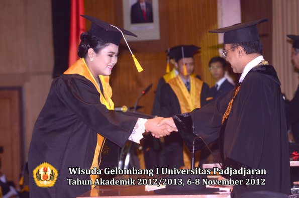 wisuda-unpad-gel-i-ta-2012_2013-fakultas-ekonomi-dan-bisnis-oleh-rektor-267