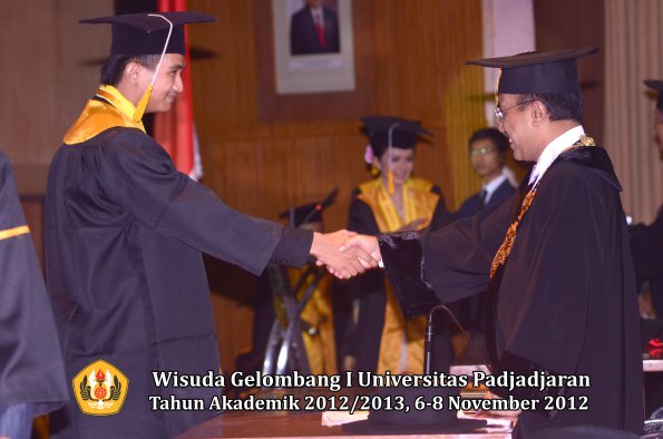 wisuda-unpad-gel-i-ta-2012_2013-fakultas-ekonomi-dan-bisnis-oleh-rektor-269