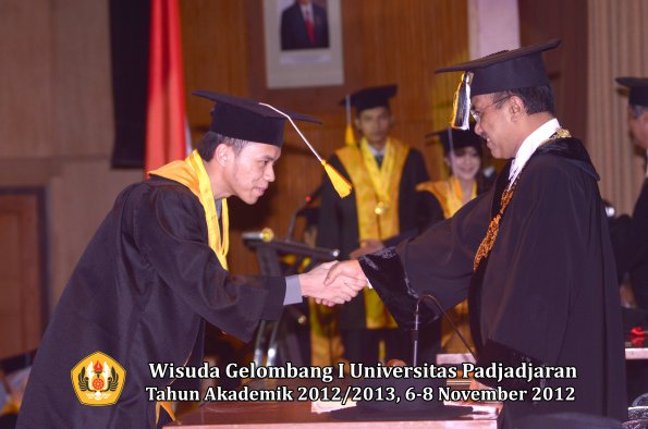 wisuda-unpad-gel-i-ta-2012_2013-fakultas-ekonomi-dan-bisnis-oleh-rektor-271