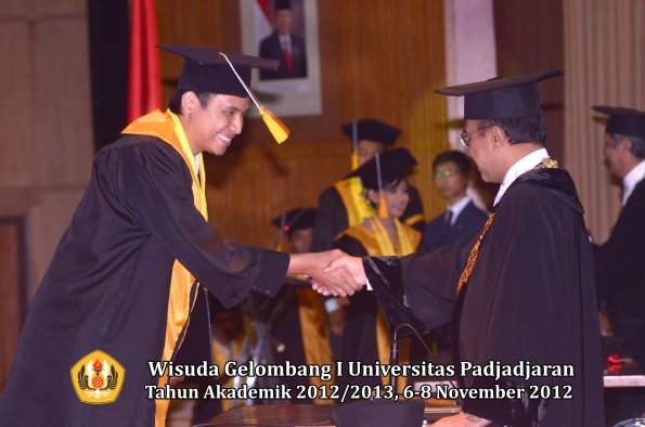 wisuda-unpad-gel-i-ta-2012_2013-fakultas-ekonomi-dan-bisnis-oleh-rektor-273