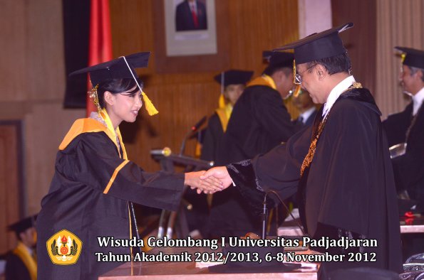 wisuda-unpad-gel-i-ta-2012_2013-fakultas-ekonomi-dan-bisnis-oleh-rektor-274