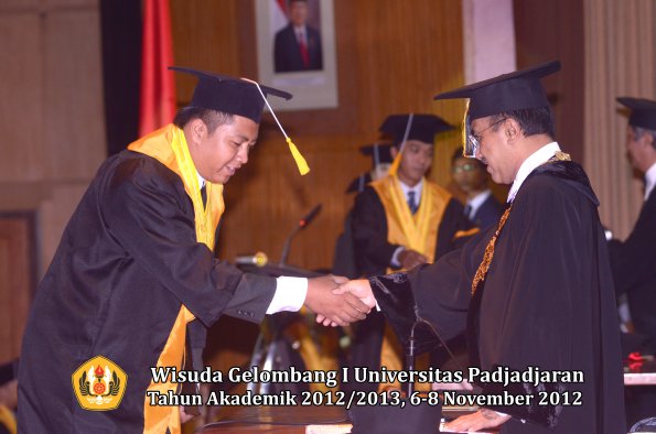 wisuda-unpad-gel-i-ta-2012_2013-fakultas-ekonomi-dan-bisnis-oleh-rektor-275