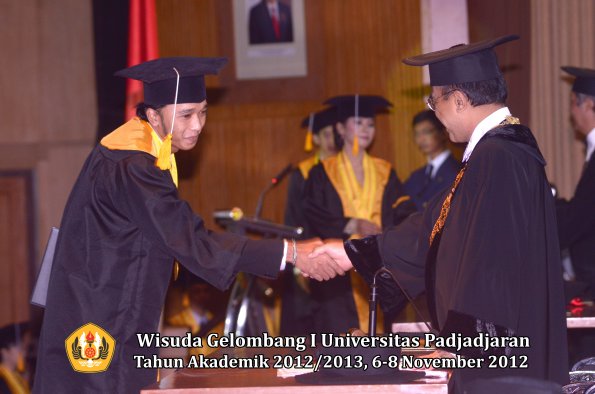 wisuda-unpad-gel-i-ta-2012_2013-fakultas-ekonomi-dan-bisnis-oleh-rektor-276